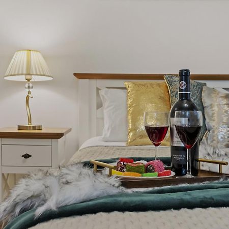 Sweet Luxury Three Rooms Apartment City Center Universitate Bukarest Exterior foto