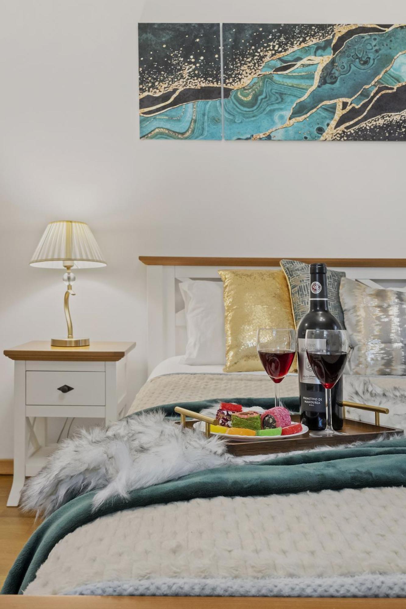 Sweet Luxury Three Rooms Apartment City Center Universitate Bukarest Exterior foto