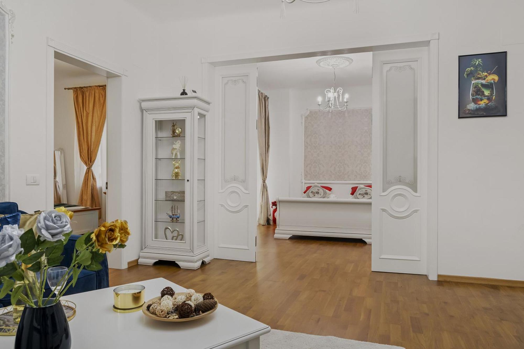 Sweet Luxury Three Rooms Apartment City Center Universitate Bukarest Exterior foto