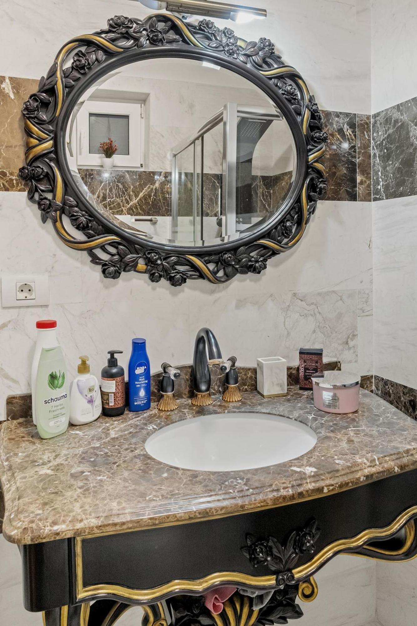 Sweet Luxury Three Rooms Apartment City Center Universitate Bukarest Exterior foto